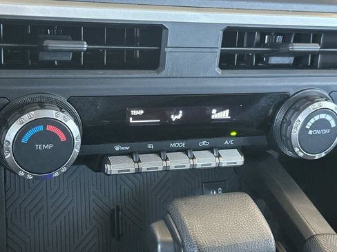 Used 2025 Toyota Tacoma SR AWD/4WD image 21