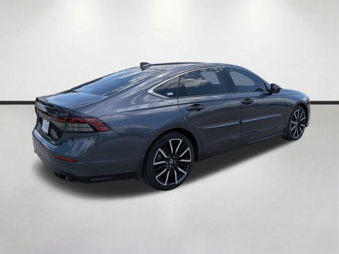 Used 2023 Honda Accord Touring image 4