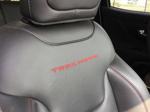 Used 2020 Jeep Renegade Trailhawk w/ Premium Leather Group AWD/4WD image 28