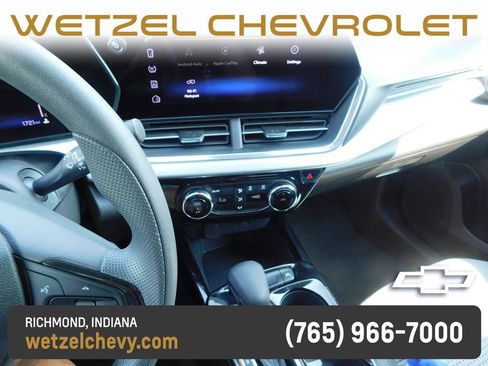 Used 2025 Chevrolet Trax LT FWD image 32