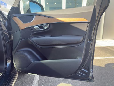 Certified 2022 Volvo XC90 T6 Momentum w/ Climate Package image 22