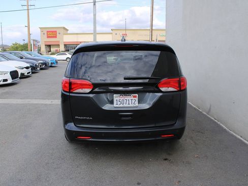 Used 2019 Chrysler Pacifica LX image 6