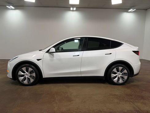 Used 2021 Tesla Model Y Long Range AWD/4WD image 6