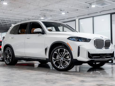 Used 2026 BMW X5 xDrive50e w/ Parking Assistance Package AWD/4WD image 1