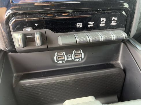 Used 2024 RAM 2500 Big Horn w/ Night Edition AWD/4WD image 24