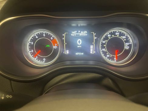 Used 2020 Jeep Cherokee Latitude Plus w/ Cold Weather Group AWD/4WD image 12