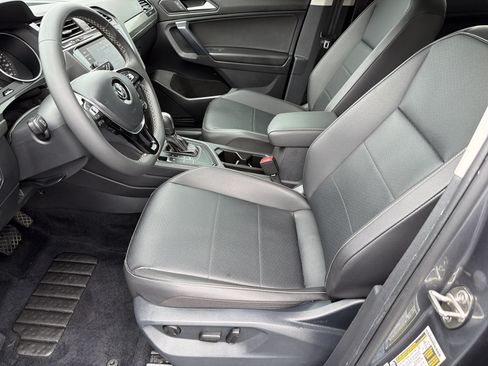 Used 2021 Volkswagen Tiguan SE FWD image 3