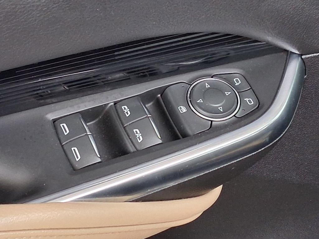 Certified 2024 Cadillac XT4 Luxury FWD image 17