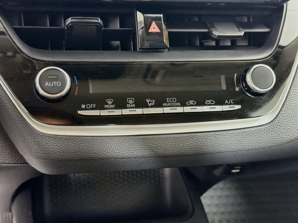 Used 2025 Toyota Corolla LE FWD image 16