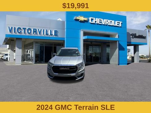 Used 2024 GMC Terrain SLE FWD image 2