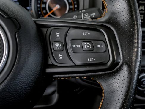 Used 2024 Jeep Gladiator Mojave w/ Convenience Group AWD/4WD image 17
