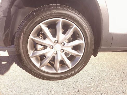 Used 2018 Jeep Cherokee Limited image 22