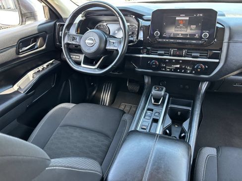 Used 2025 Nissan Pathfinder SV FWD image 15