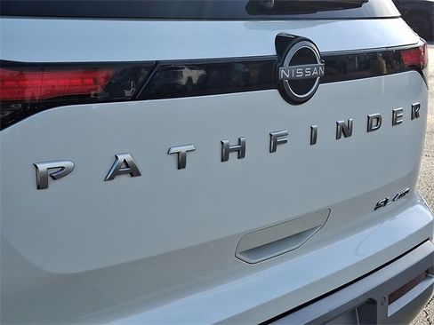 Used 2023 Nissan Pathfinder SL image 30
