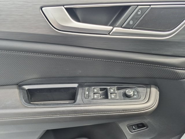Used 2025 Volkswagen Atlas Cross Sport SE FWD image 13