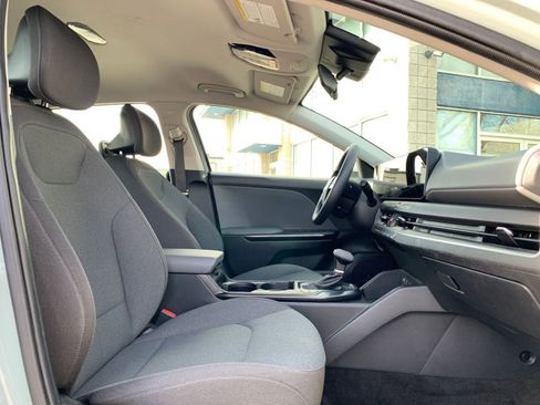 Used 2025 Kia K4 LXS image 36