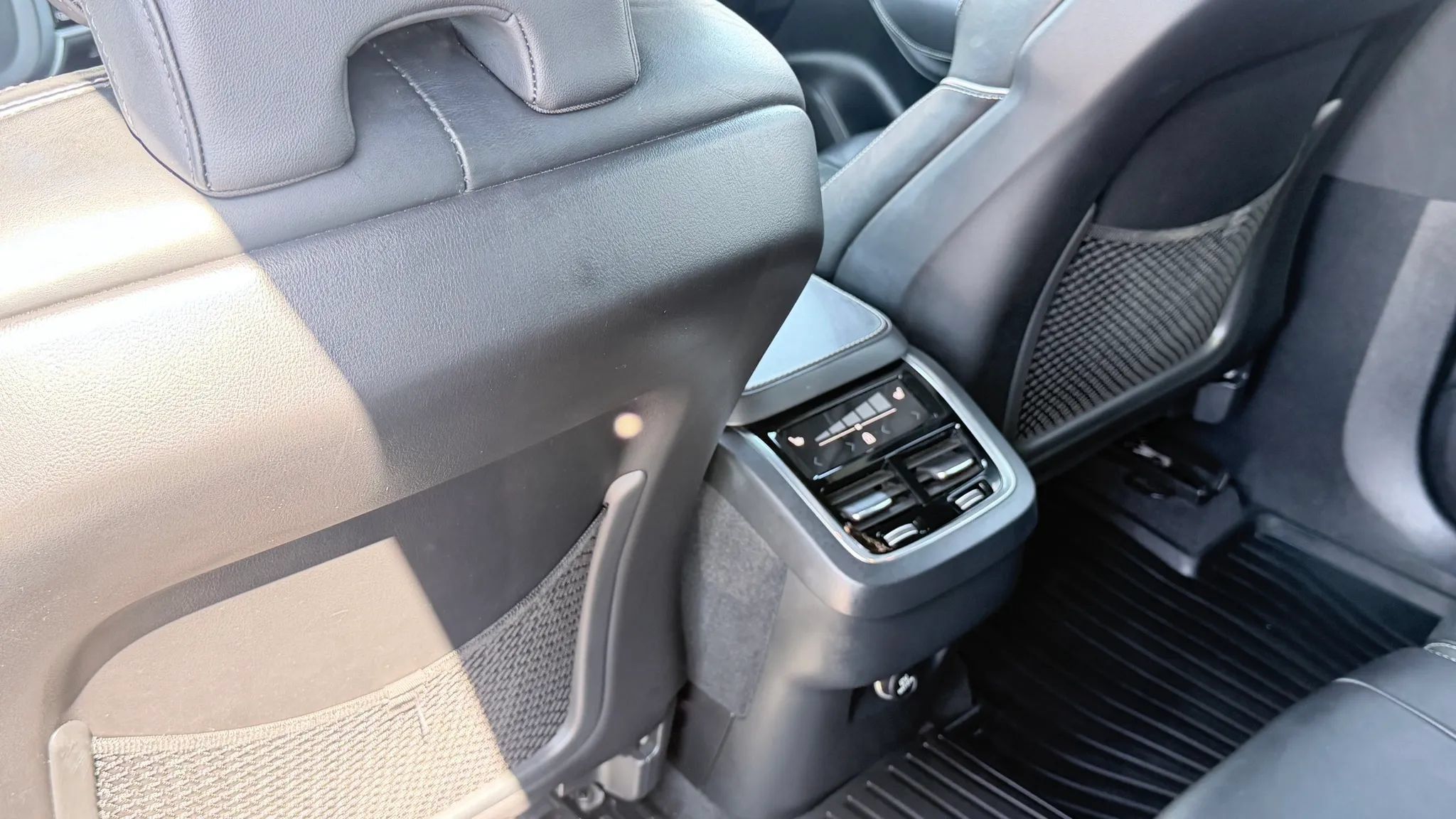 Used 2019 Volvo XC90 T6 R-Design w/ Advanced Package AWD/4WD image 24