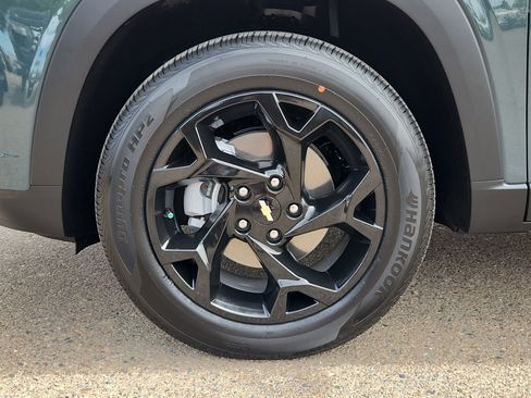 Used 2025 Chevrolet Trax LT w/ Driver Confidence Package FWD image 19