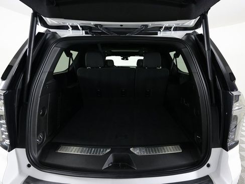 Used 2025 Chevrolet Suburban Z71 w/ Comfort Package image 7