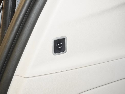 New 2023 Chrysler Pacifica Limited w/ Uconnect Theater Family Group image 33