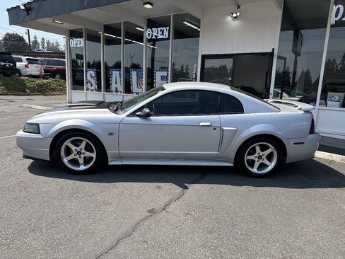 Used 2002 Ford Mustang GT RWD image 3