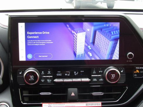 New 2025 Toyota Highlander XSE image 31