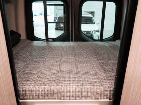 Used 2021 Mercedes-Benz Sprinter 2500 image 35