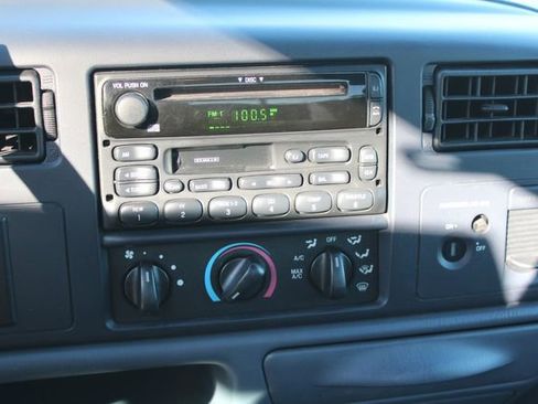 Used 2001 Ford F350 XLT image 18