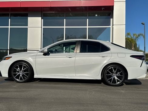 Used 2023 Toyota Camry SE image 9