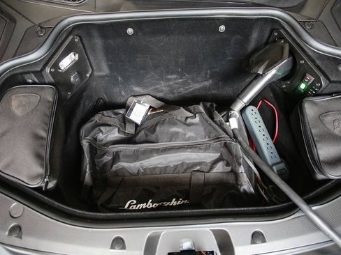 Used 2024 Lamborghini Revuelto AWD/4WD image 40