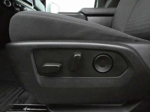 Used 2024 GMC Sierra 2500 SLE w/ SLE Convenience Package image 8