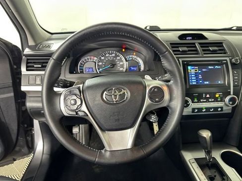 Used 2014 Toyota Camry SE image 14