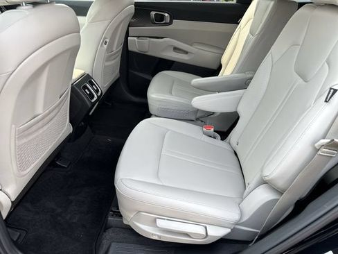 Used 2025 Kia Sorento EX FWD image 27