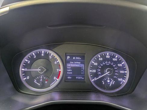 Used 2019 Hyundai Santa Fe SE image 11