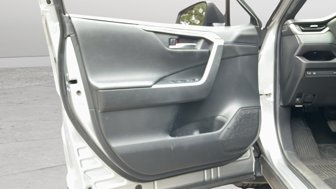 Used 2022 Toyota RAV4 XSE AWD/4WD image 18