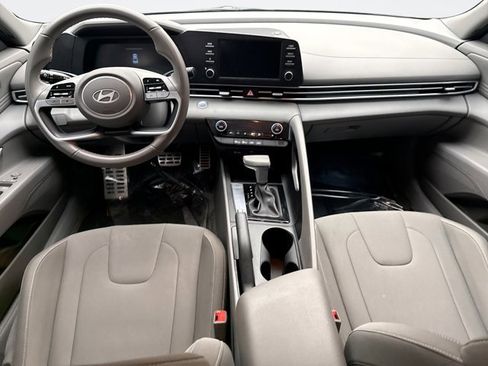 Used 2025 Hyundai Elantra Sport image 14