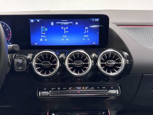 Certified 2025 Mercedes-Benz GLA 250 4MATIC image 19