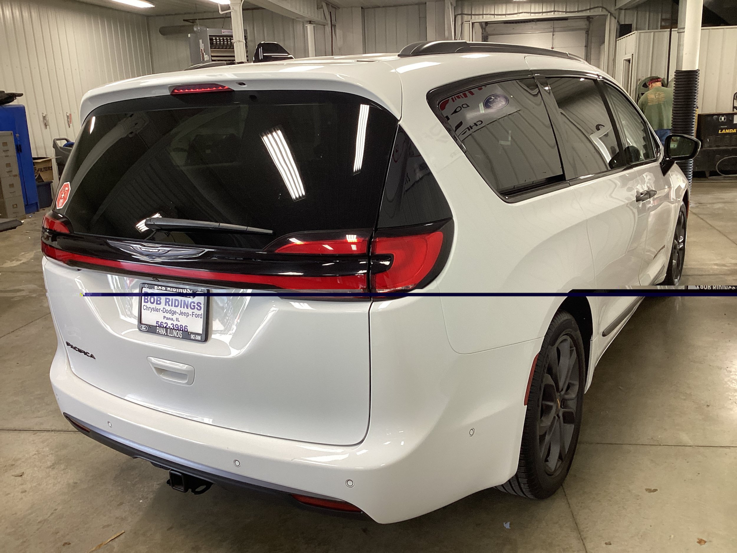 Used 2024 Chrysler Pacifica Touring-L w/ Road Tripper Package FWD image 7