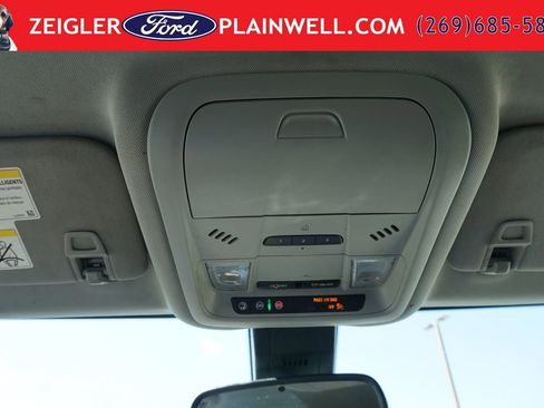 Used 2024 GMC Terrain SLT AWD/4WD image 32
