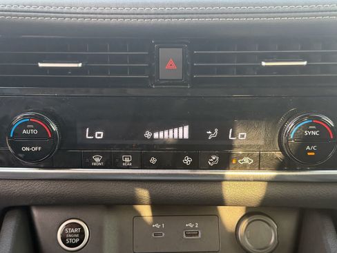Used 2021 Nissan Rogue SV FWD image 23