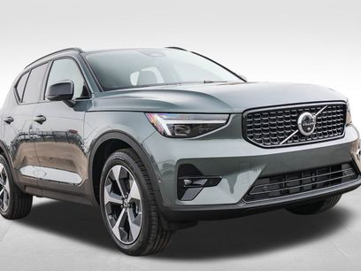 New 2026 Volvo XC40 B5 Plus w/ Protection Package Premier