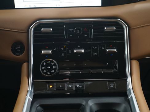 Certified 2025 Nissan Armada SL AWD/4WD image 17