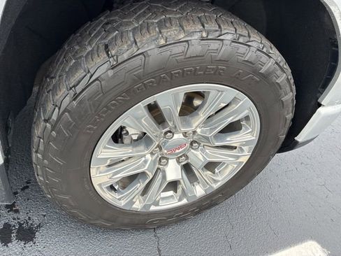 Used 2022 GMC Sierra 1500 Denali AWD/4WD image 16