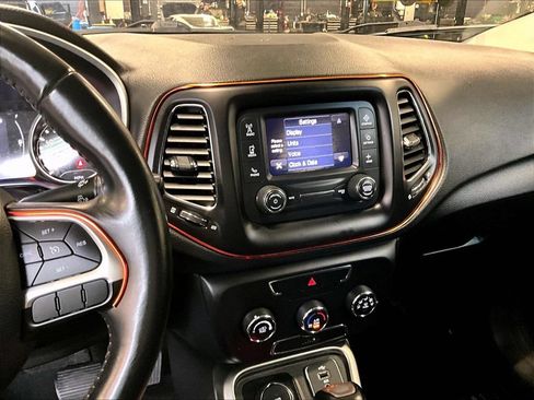 Used 2018 Jeep Compass Latitude AWD/4WD image 19