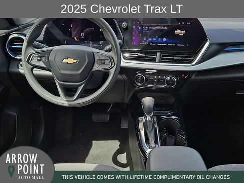 Used 2025 Chevrolet Trax LT FWD image 20