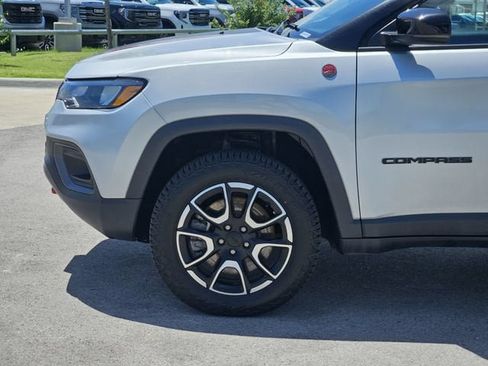 Used 2024 Jeep Compass Trailhawk AWD/4WD image 10