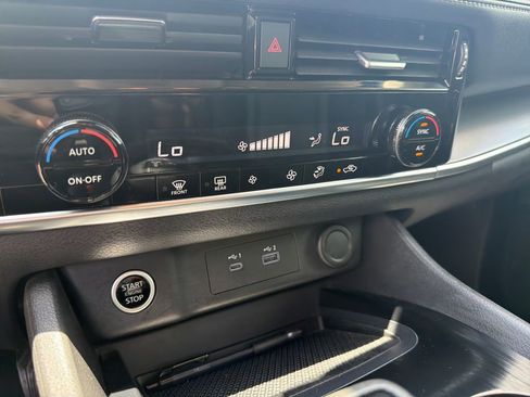 Used 2022 Nissan Rogue SV FWD image 35