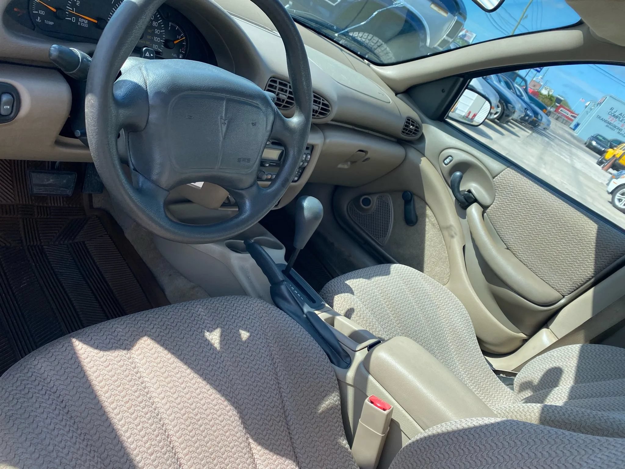 Used 2002 Pontiac Sunfire SE FWD image 13