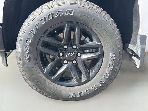 Used 2024 Chevrolet Silverado 1500 Custom Trail Boss w/ LPO, Dark Essentials Package AWD/4WD image 30