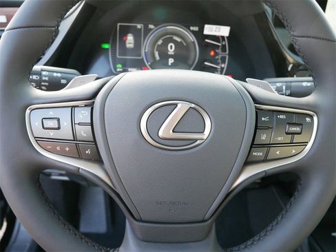 New 2025 Lexus ES 300h w/ Premium Package image 17
